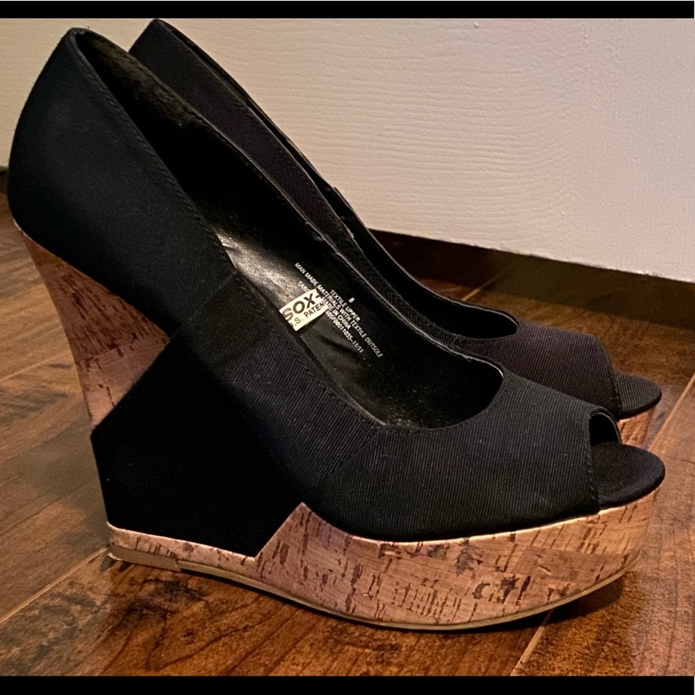 Women’s size 8 Mossimo black & faux cork wedge